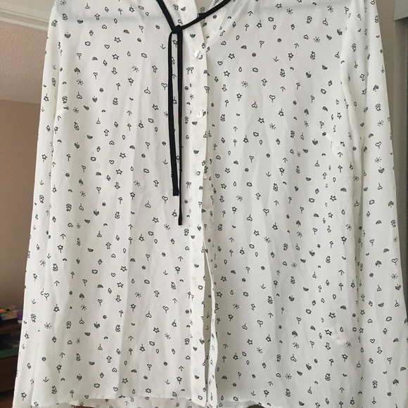 Blouse, white with black designs - Picture 4 of 5